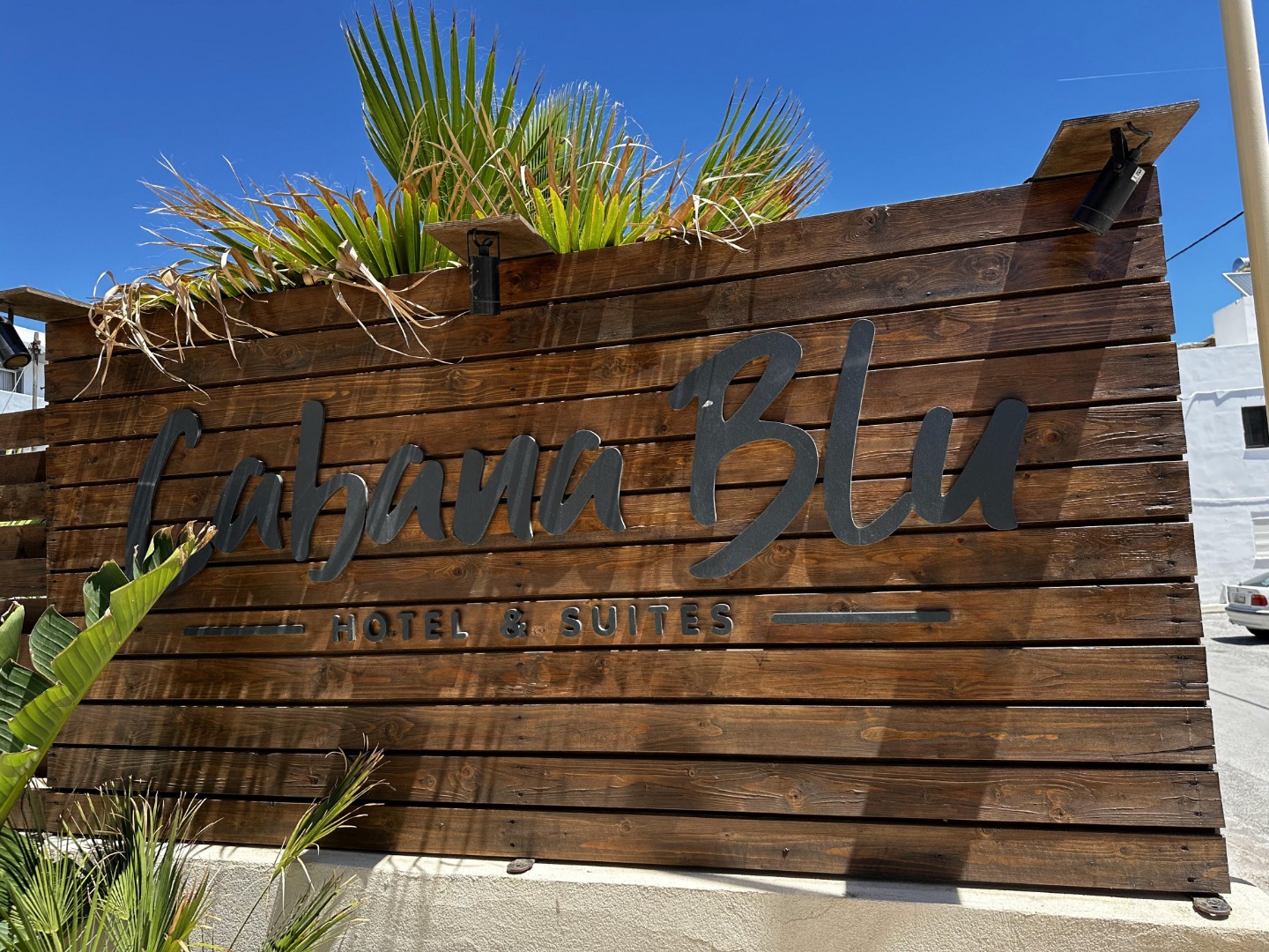 Cabana Blu & Suites