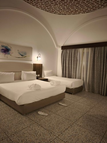 21d99742-51fc-447a-80e7-a6c9328bdc2f-1