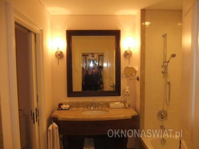 2b65433ac080937f3edffd9a3a967400389c7d40