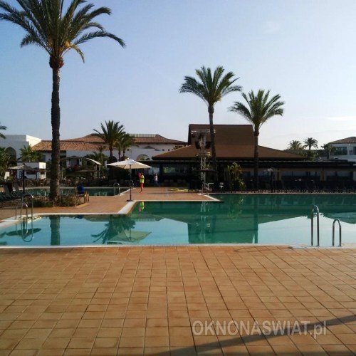 5d551a3cce274142ebc5d9cac4cec018c567bf50-1