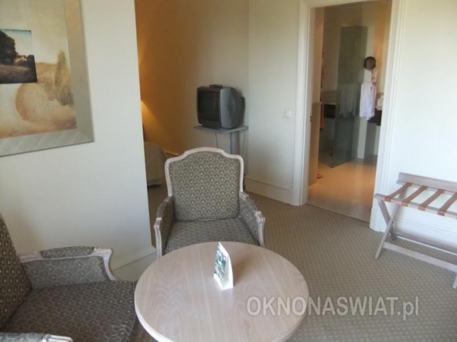 84fe0d7a9fdea51a0c6571a5803be0496746a3b1-1