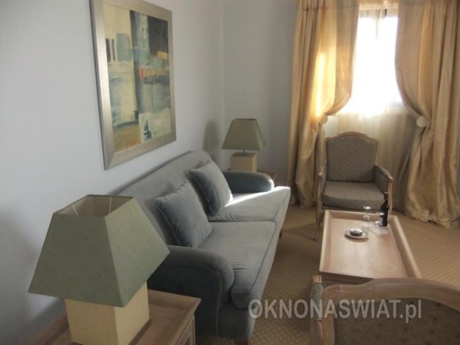 a24e38900efbb37115dc4257a895adb79babc21c