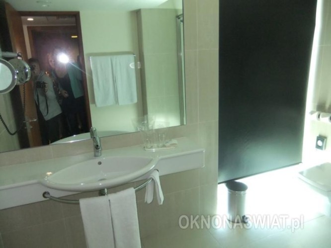 bf6e0dcbd5e4751ba6d5176f559431dc410dba18