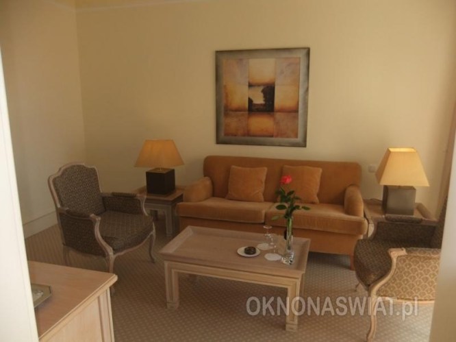 df64a52eebf6c6f31c1ced2b3eabfe2fd7ea8ff9-1