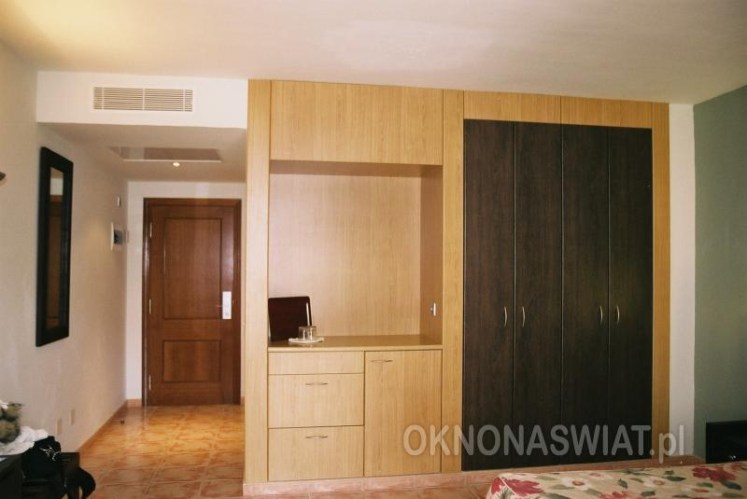 e2029fc7a08e7ae65709b83a774a5cbb83253541