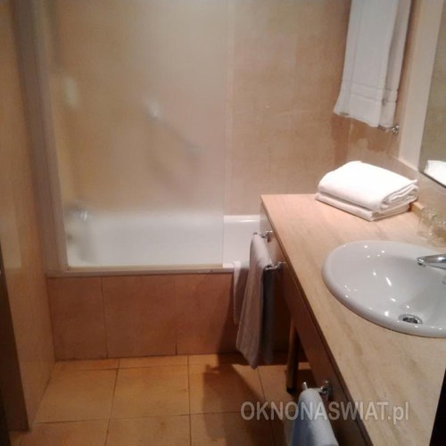 e49d6c6852cd460e7cd2dd90ae5132ba03c27b05-1