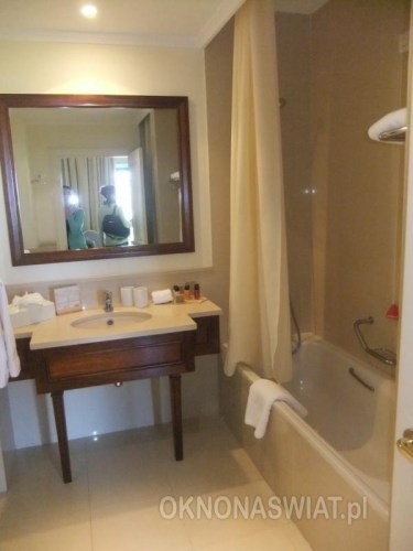 ee150eb7338b483f7c9b216faee60c29d07efd72-1