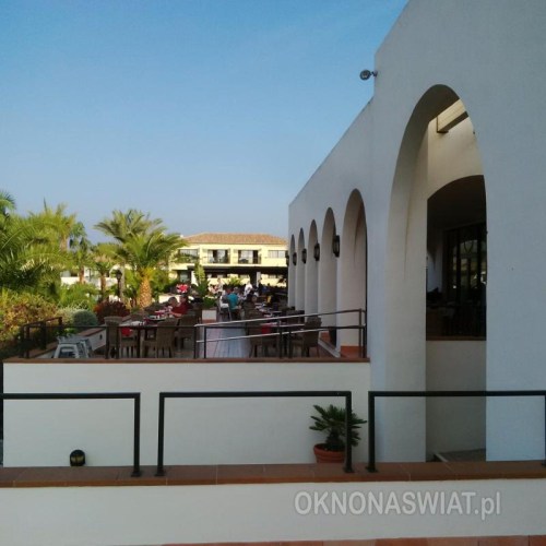 fe942c3c91b10569249e28b6971add07a6ae74c9-1