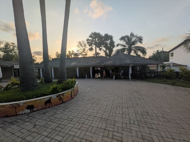 pxl_20251101_180242094